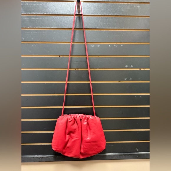 New with tags red cloud soft pouch pleated cross body purse with keychain - Picture 1 of 4